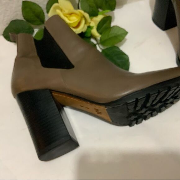 Coach Odelle Taupe Leather Slip On Block Heel Chelsea Ankle Boots Women's 9 B - Picture 10 of 14